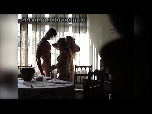 ❤️ Amigos sexuais convidam um homem gigante e um ménage à trois com ele ️❌ Sexo de qualidade em nós ❌❤