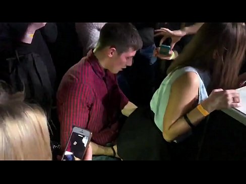 ❤️ Sexo real numa discoteca russa. Rapariga russa de 18 anos no ânus e vagina fodida numa discoteca ️❌ Sexo de qualidade em nós ❌❤