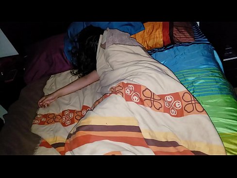❤️ Stepson berating a sua jovem madrasta enquanto ela dorme. ️❌ Sexo de qualidade em nós ❌❤